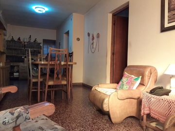 Casa al frente c/patio, galpón y Terraza - Godoy