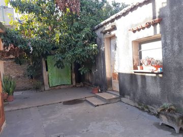 Casa al frente c/patio, galpón y Terraza - Godoy