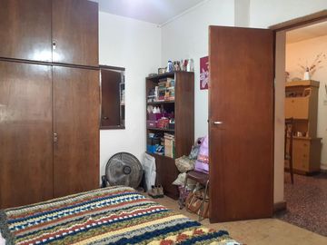 Casa al frente c/patio, galpón y Terraza - Godoy