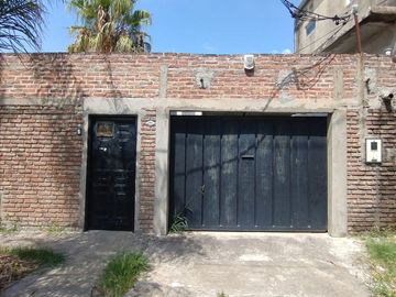 VENTA CASA DE 3 AMB. Y GALPON 2 PLANTAS (FINANCIA)
