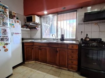 Casa 4 amb | Fondo libre y pileta. Lote de 414m2