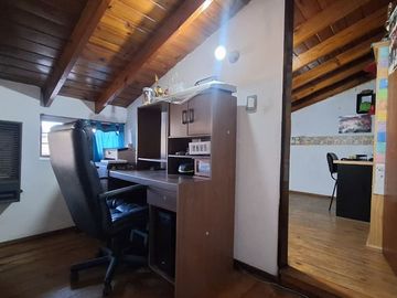 Casa 4 amb | Fondo libre y pileta. Lote de 414m2