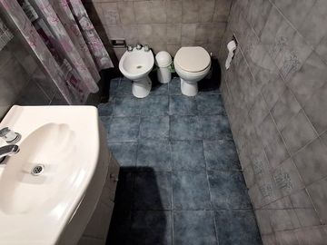 Casa 4 amb | Fondo libre y pileta. Lote de 414m2