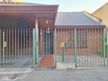 Casa 4 amb | Fondo libre y pileta. Lote de 414m2
