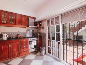 ACEPTA VH: CASA 3 AMB + PATIO+QUINCHO+PLAYROOM+TER