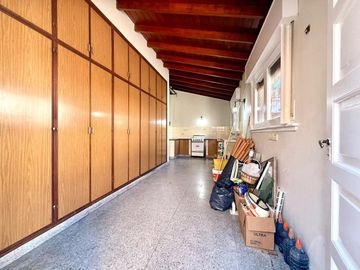 HERMOZO CHALET 5 AMB C/PARQUE Y GARAGE