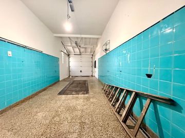 HERMOZO CHALET 5 AMB C/PARQUE Y GARAGE