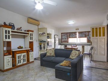 Venta dos casas en una  con local comercial