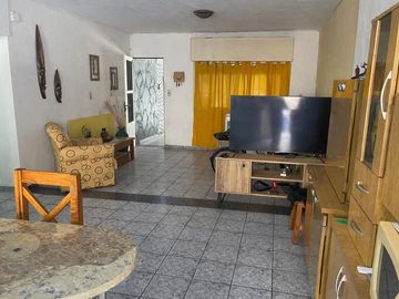Venta dos casas en una  con local comercial