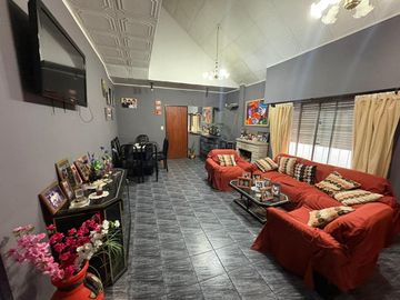 CASA 5 AMBIENTES VENTA SAN JUSTO VILLA LUZURIAGA