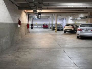 VENTA COCHERA CUBIERTA EN VILLA LURO
