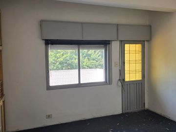 ALQUILER – DEPÓSITO - GALPÓN + OFICINAS Y VIVIENDA