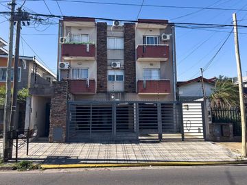 Venta Departamento 3 ambientes con cochera.