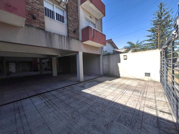 Venta Departamento 3 ambientes con cochera.
