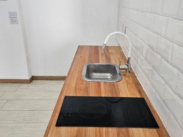 DEP. DE 3 AMBIENTES EN ALQUILER CON JARDÍN PRIVADO