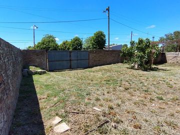 CASA EN VENTA EN ACEVEDO CON PATIO