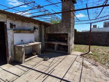 CASA EN VENTA EN ACEVEDO CON PATIO