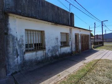 CASA EN VENTA EN ACEVEDO CON PATIO