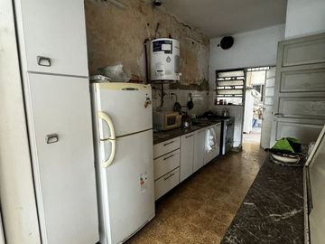 Galpón 12m frente 35m fondo con vivienda Boulogne