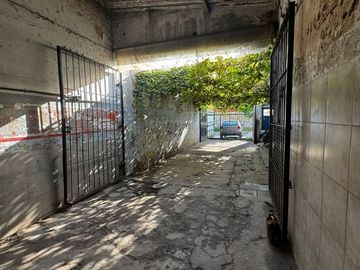 Galpón 12m frente 35m fondo con vivienda Boulogne