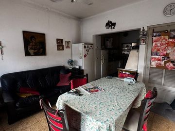 Galpón 12m frente 35m fondo con vivienda Boulogne