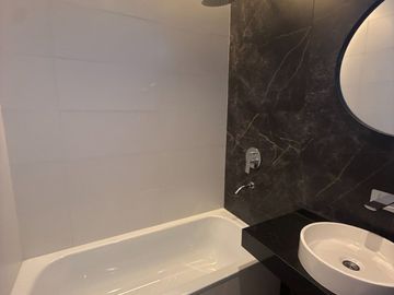 BARRIO NORTE VTA 2 amb toilette al frente balcon