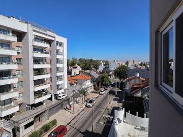 3 Amb. V. Bosch c/coch. y balcón LUZ Apto Crédito