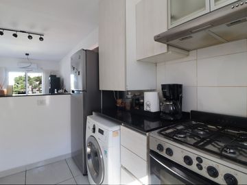 3 Amb. V. Bosch c/coch. y balcón LUZ Apto Crédito