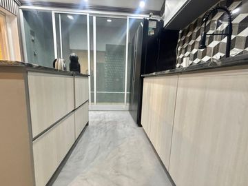 VENTA DPTO 2 AMB RECICLADO Y EQUIPADO PLAZA COLON