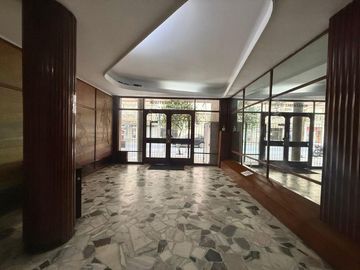 VENTA DPTO 2 AMB RECICLADO Y EQUIPADO PLAZA COLON