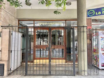 VENTA DPTO 2 AMB RECICLADO Y EQUIPADO PLAZA COLON
