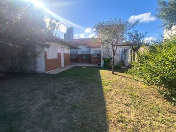 CASA + DEPARTAMENTO  5 AMB NECOCHEA, ZONA PARQUE