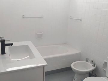 DPTO. 3 AMB. BALCON, BAULERA Y TOILETTE, APTO PROF