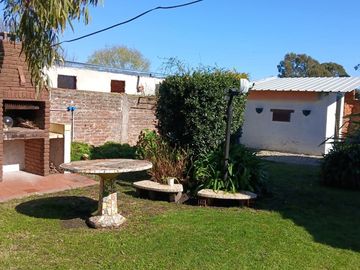 VENTA CASA 3 AMB + DPTO 2 AMB Y PARQUE, FARO NORTE
