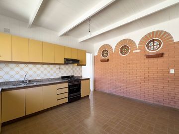 VENTA PH 6AMB MUY LUMINOSO BALCÓN TERRAZA QUINCHO