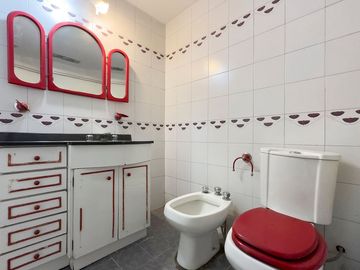 VENTA PH 6AMB MUY LUMINOSO BALCÓN TERRAZA QUINCHO