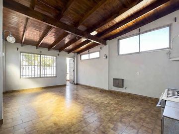 VENTA PH 6AMB MUY LUMINOSO BALCÓN TERRAZA QUINCHO