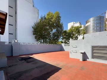 VENTA PH 6AMB MUY LUMINOSO BALCÓN TERRAZA QUINCHO