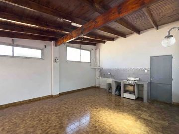 VENTA PH 6AMB MUY LUMINOSO BALCÓN TERRAZA QUINCHO