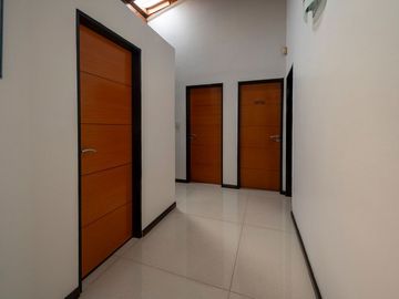 Venta Casa, 5 amb, quincho, 2 cocheras, pileta
