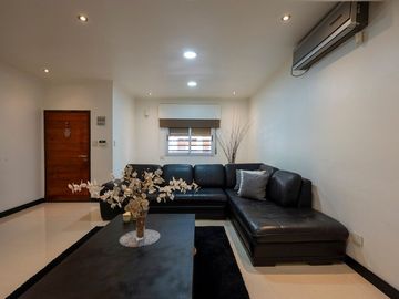 Venta Casa, 5 amb, quincho, 2 cocheras, pileta