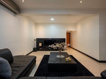 Venta Casa, 5 amb, quincho, 2 cocheras, pileta