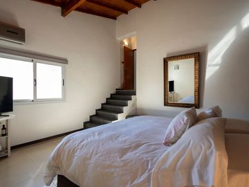 Venta Casa, 5 amb, quincho, 2 cocheras, pileta