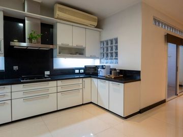 Venta Casa, 5 amb, quincho, 2 cocheras, pileta