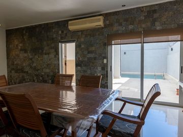 Venta Casa, 5 amb, quincho, 2 cocheras, pileta