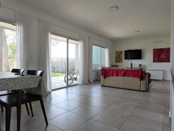VENTA CASA 5 AMBIENTES PILAR BARRIO SANTO TOMAS