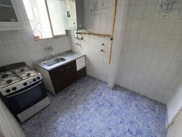 VENTA DTO 2 AMB. LATERAL 1 PISO X ESC V. MITRE LUM