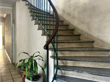 VENTA DTO 2 AMB. LATERAL 1 PISO X ESC V. MITRE LUM