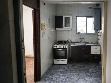 VENTA DTO 2 AMB. LATERAL 1 PISO X ESC V. MITRE LUM