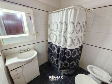 VENTA CASA LA EMILIA 2 HAB MAS DEPTO A REFACCIONAR